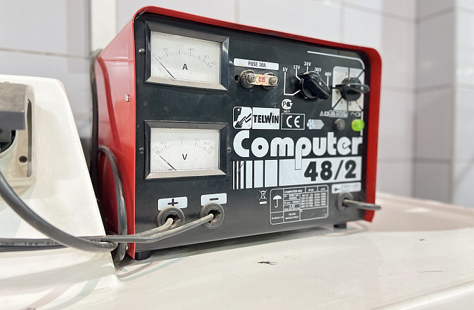 Полярность автомобильного аккумулятора: что это такое