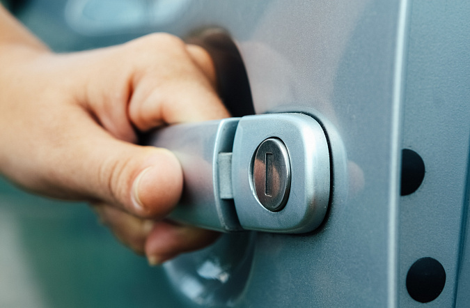 Не закрывается дверь в автомобиле: почему и что делать