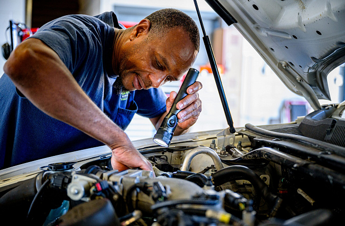 Ремонт амортизаторов: когда чинить, а когда менять