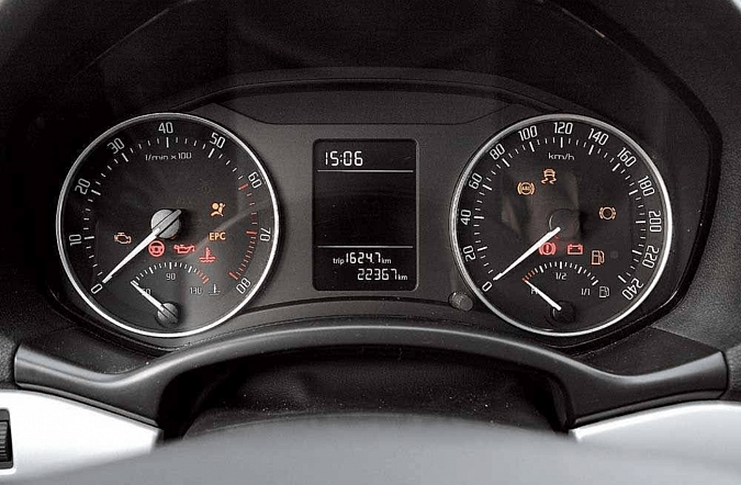 О чём говорят значки на приборной панели автомобиля