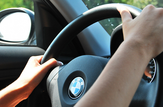 Почему вибрирует руль и как избавиться от этой проблемы?