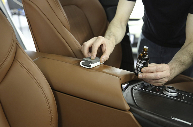 Как ухаживать за кожаным салоном: полезные советы