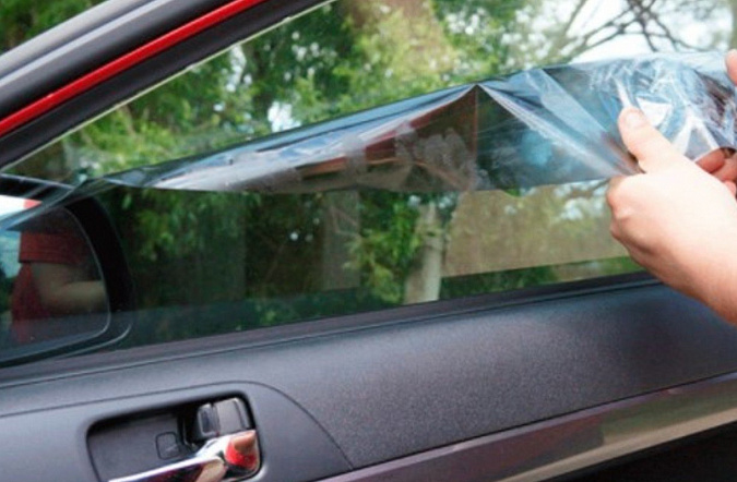 Как и чем снять старую тонировку со стекла в машине