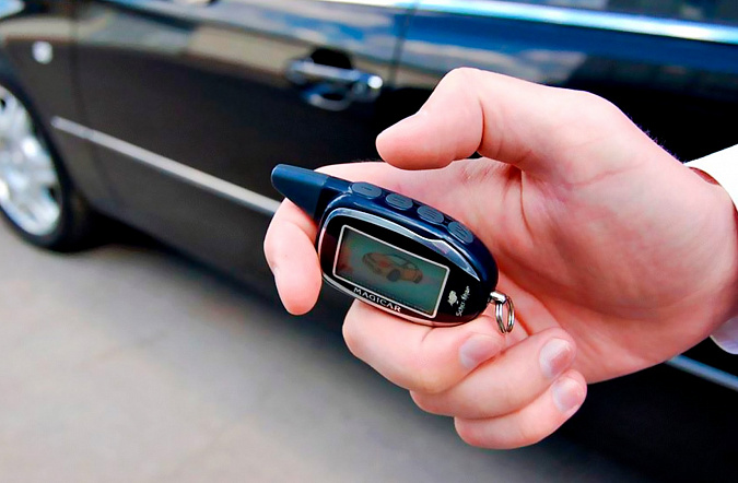 Как открыть автомобиль, если сел аккумулятор – способы с ключом и без него